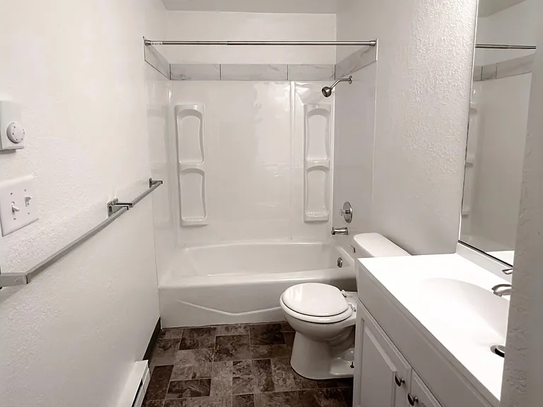 211-225 N Peterson Dr — Photo 34