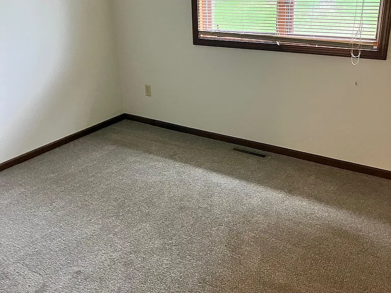 3780 Leeside Ln — Photo 9