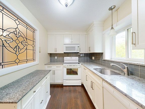 3rd image of 89 Walnut St APT 5
