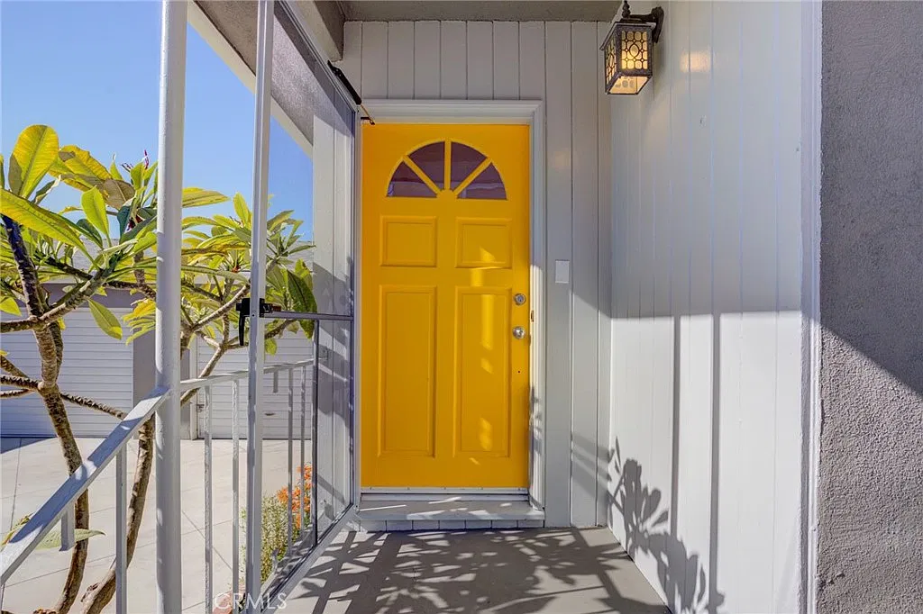 3 bed, 1.5 bath, 1100 sqft, $4,200 — Photo 2