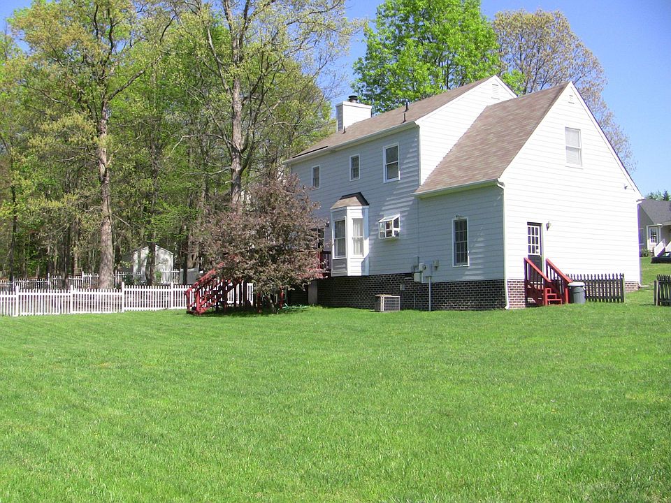 Huge Fenced Rear yard