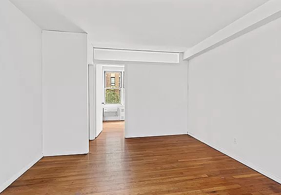 3rd image of 25 W 13th St APT 3FS