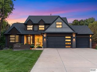 21924 Trailridge Blvd, Elkhorn, NE 68022