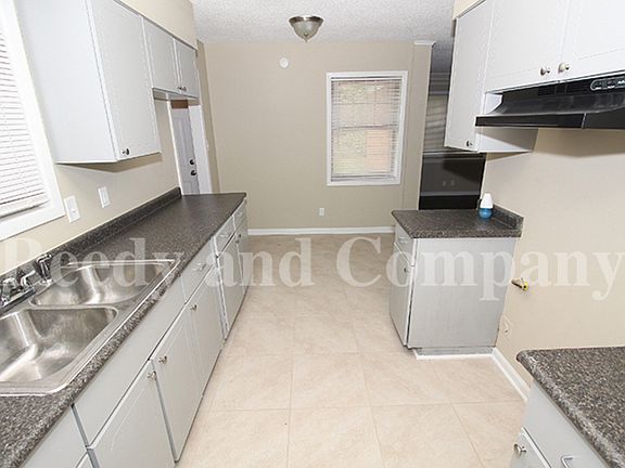 4th image of 185 Hillview Ave