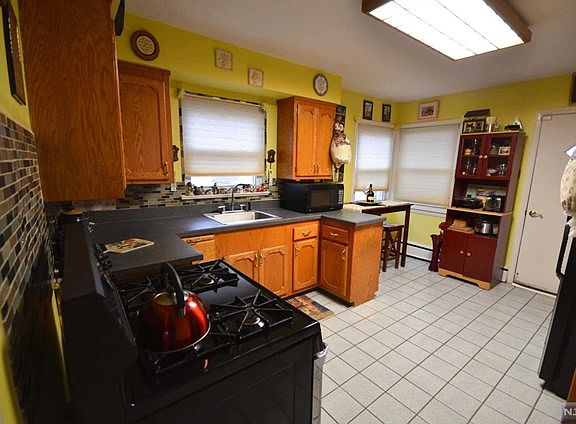 4th image of 97 Herrick Ave