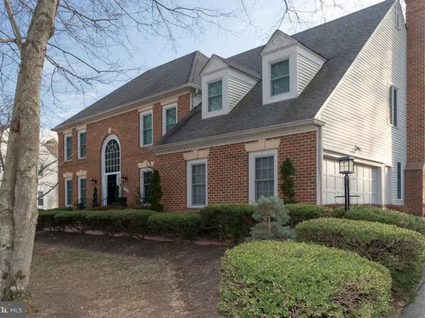 7706 S Valley Dr, Fairfax Station, VA 22039