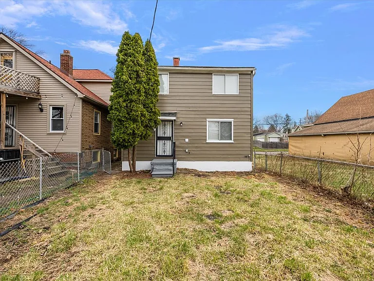 219 Ashland St — Photo 36