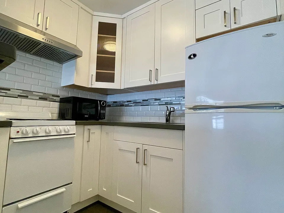 1730 Filbert St #204