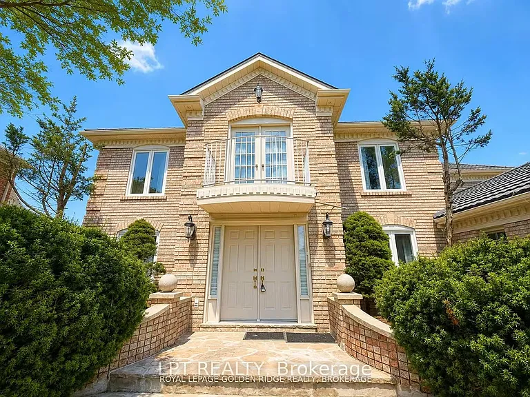 31 Glenayr Rd — Photo 2