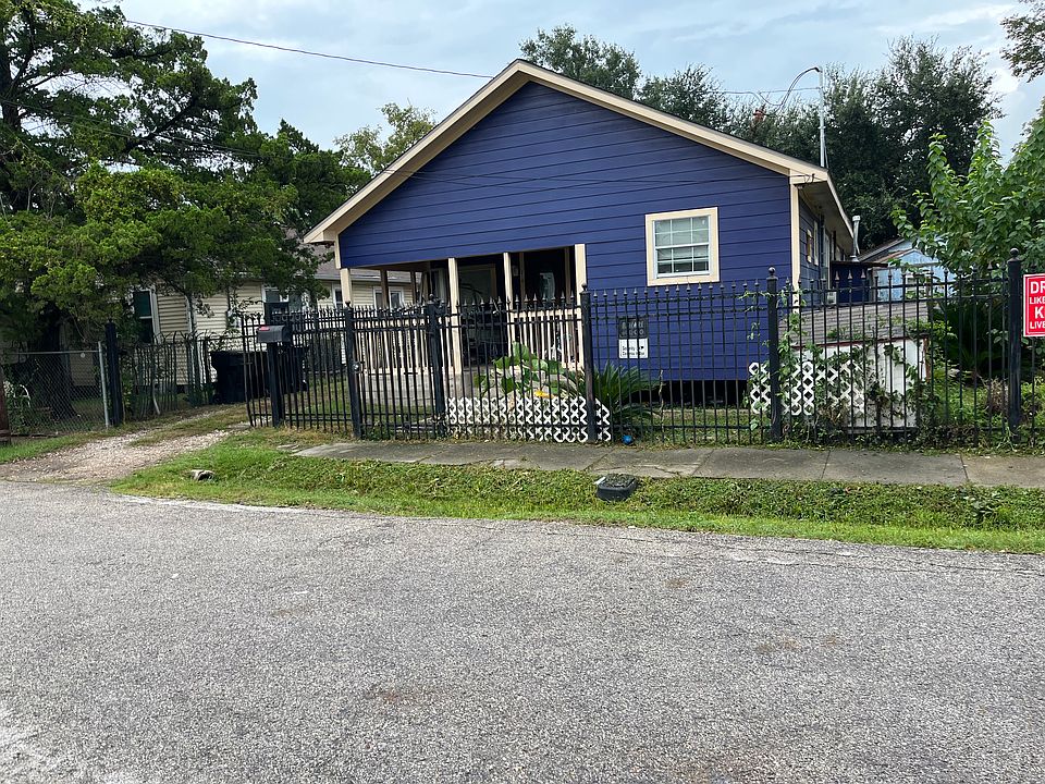 1st image of 210 N Estelle St