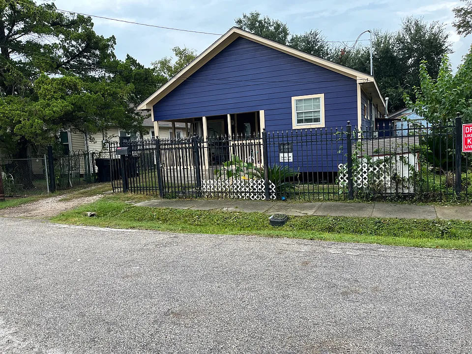 210 N Estelle St
