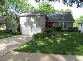9816 Carter Dr, Overland Park, KS 66212