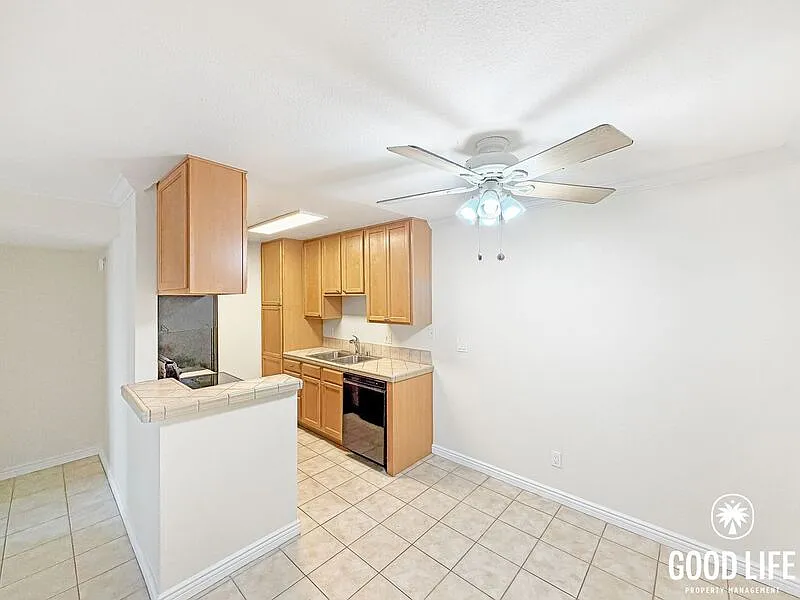 2 bed, 2.0 bath, 821 sqft, $2,700 — Photo 2