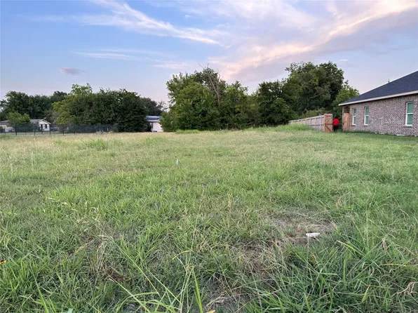 1217 S Rockwall Ave, Terrell, TX 75160