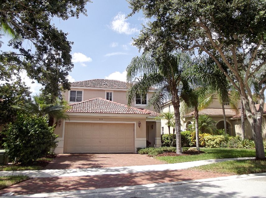 1st image of 929 Tanglewood Cir