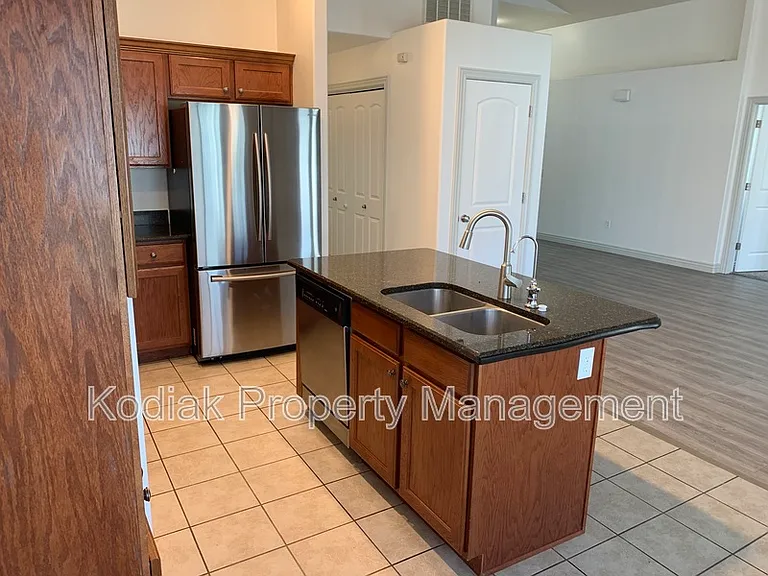 312 N Greenwich Dr — Photo 17