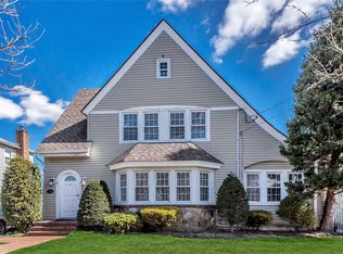 20 Meadowbrook Rd, Hempstead, NY 11550