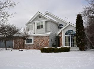 875 Rae Dr, Hartland, WI 53029