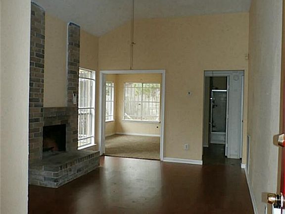 3rd image of 11831 Greenglen Dr