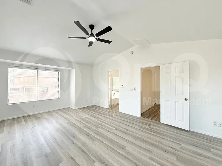 5517 W Wood St — Photo 11