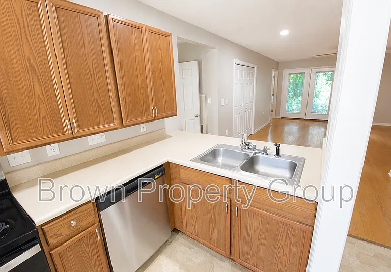 303-101 Hinsdale Ave — Photo 5