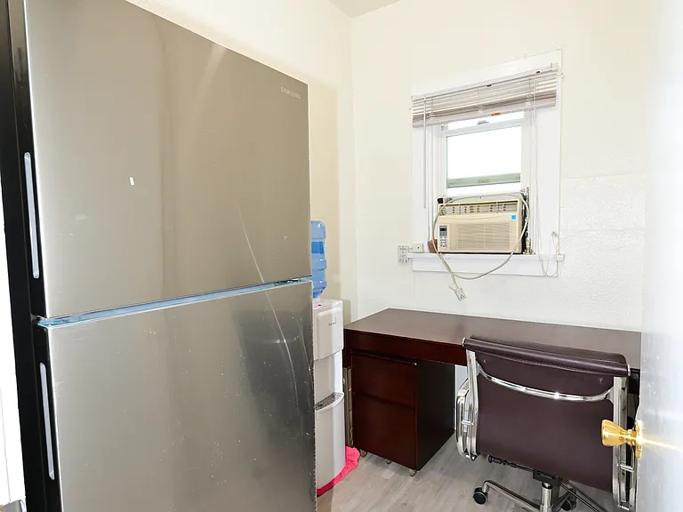 private office/den - any furniture can be removed