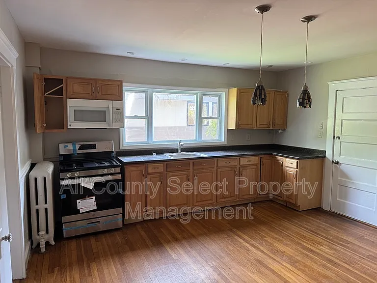 195 Jefferson Ave #1 — Photo 5