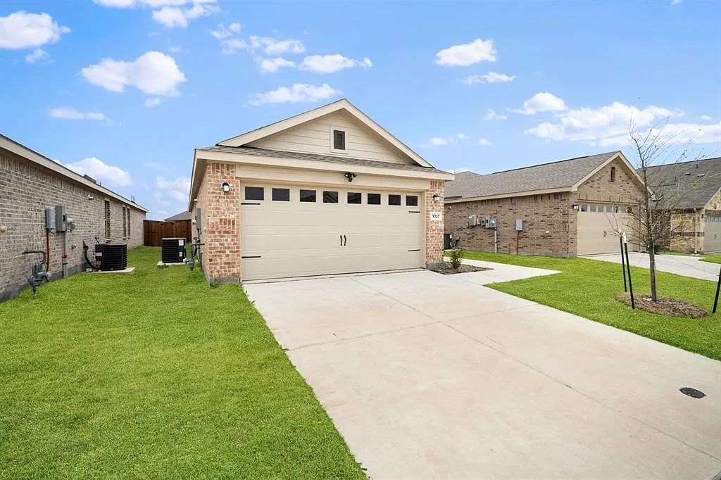 Building Photo - 3037 Ashbrook Ln