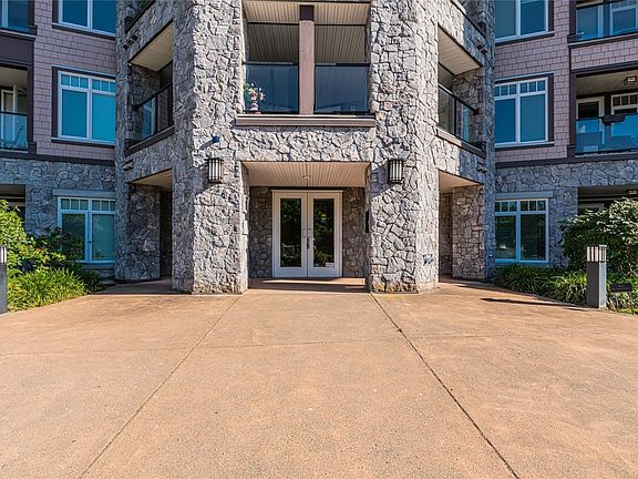 3rd image of 1395 Bear Mountain Pkwy #104