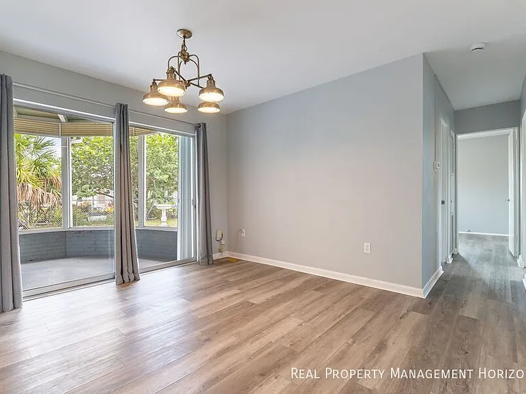 535 Oxford Dr — Photo 7