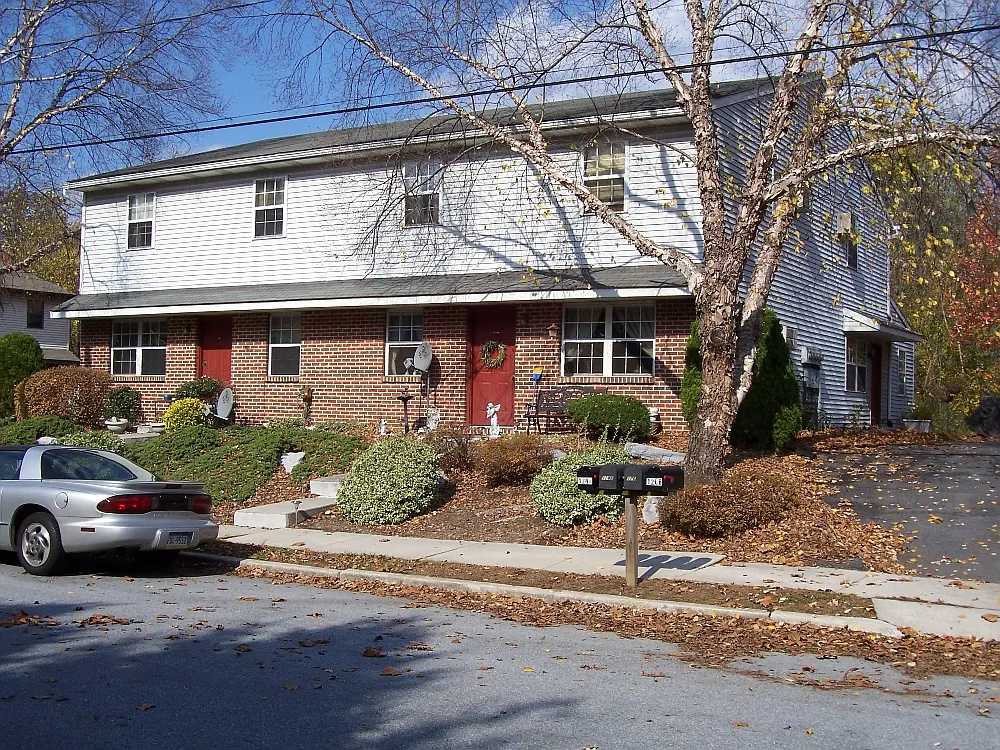 126B Umberto Ave — Photo 2