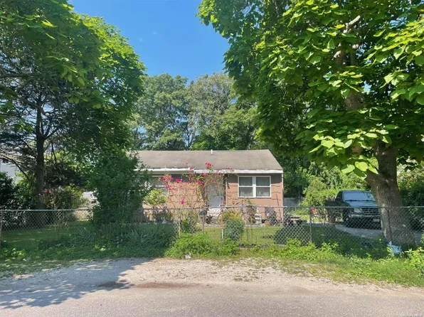 28 Nevada Avenue, Medford, NY 11763