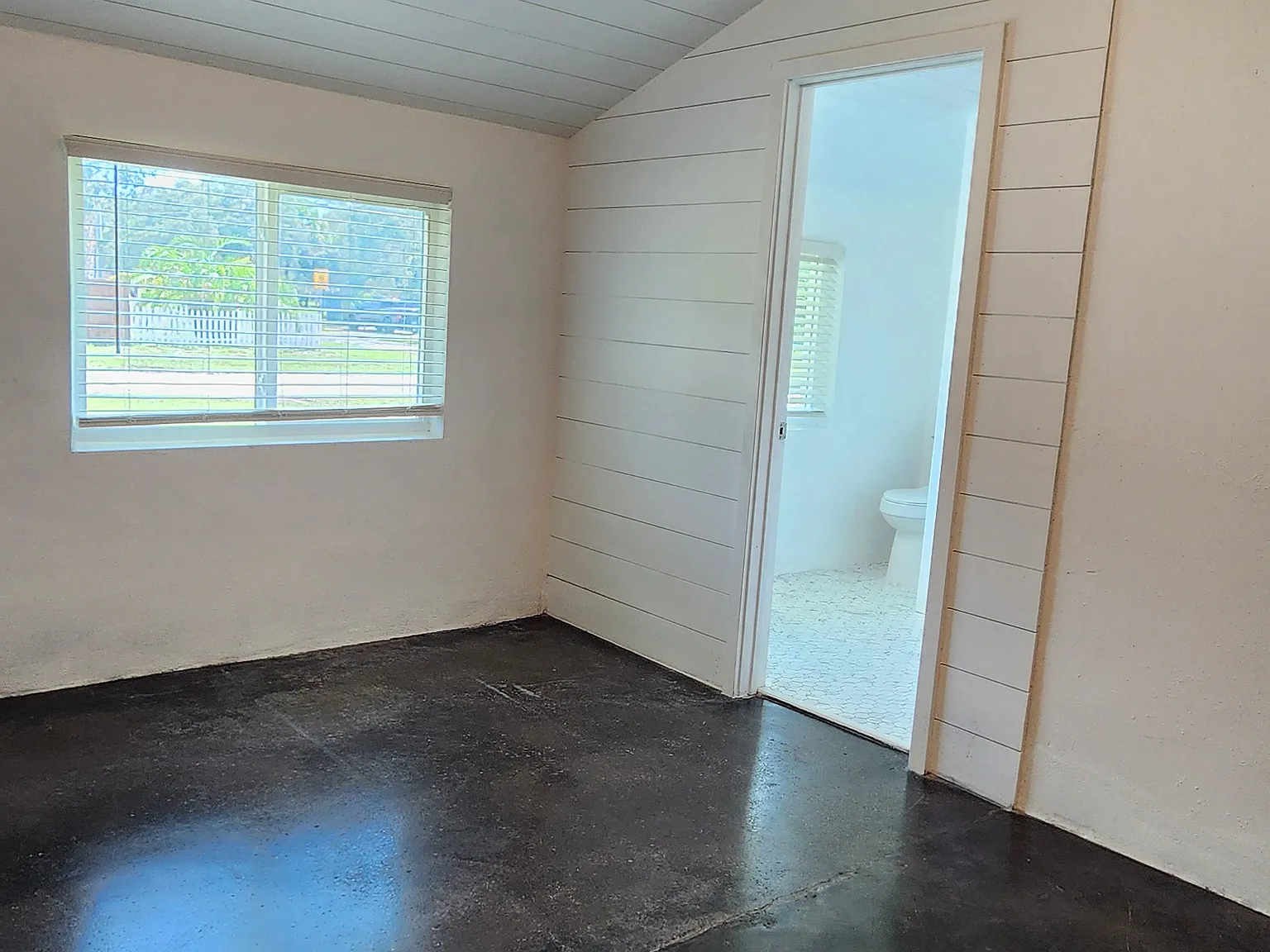 3 bed, 1200 sqft, $2,400 — Photo 4