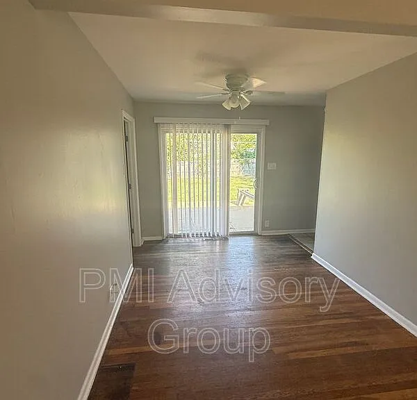 1414 SW 32nd St — Photo 4