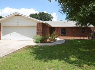 210 Meadow Ln, Martindale, TX 78655
