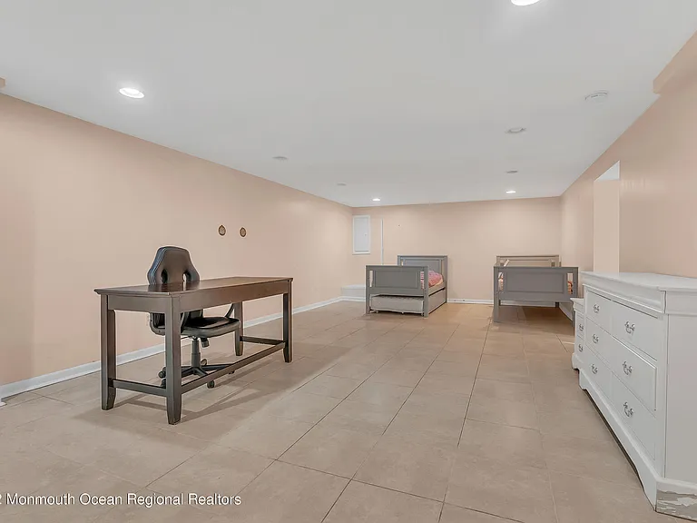 872 Red Oaks Dr — Photo 14