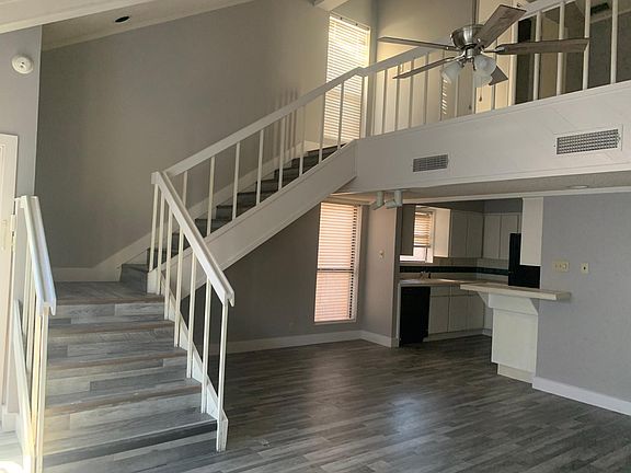 4th image of 49 Harbour Town St