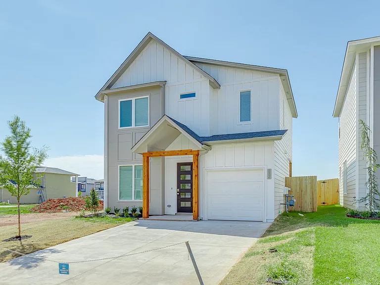 2540 NW 132nd Pl — Photo 3
