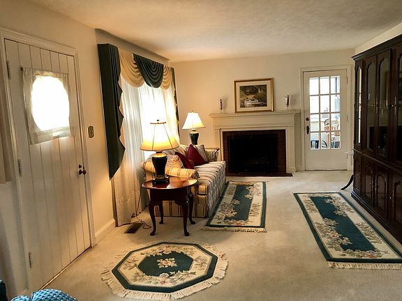 5th image of 202 Holly Ln
