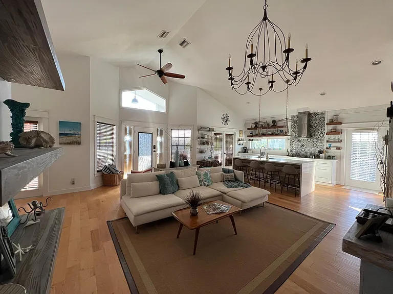 118 Balmoral Ct — Photo 11
