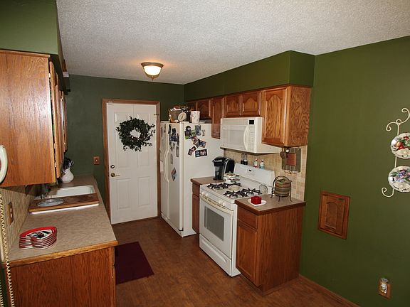 3rd image of 7959 June Ave N