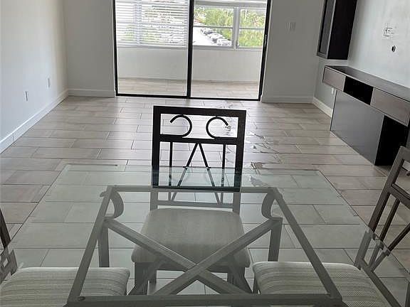 5th image of 2850 Somerset Drive #404l