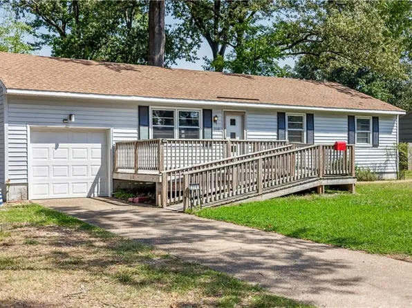 208 Collins Dr, Newport News, VA 23601