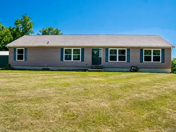 2290 Addis Rd, Holly, MI 48442