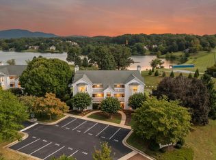 702 Ivy Lake Dr, Forest, VA 24551