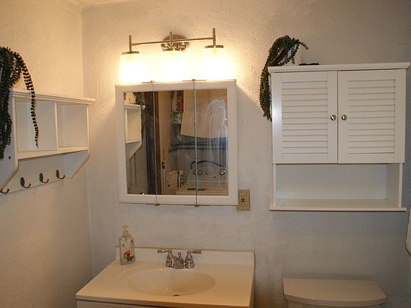 4th image of 18 Fayette Rd Unit 3