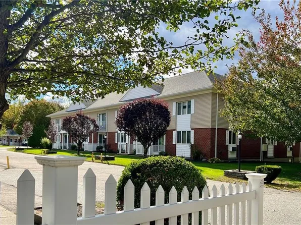 1371 Mendon Rd #12, Woonsocket, RI 02895