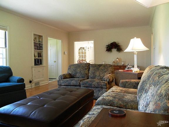 3rd image of 23129 Sandalwood Dr