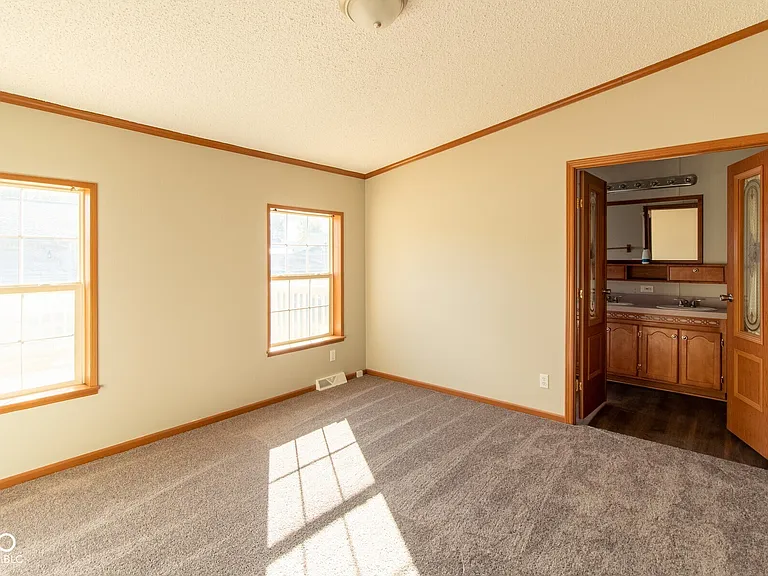 318 N Harrison St — Photo 7