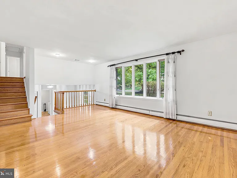 412 Yorkshire Rd — Photo 6